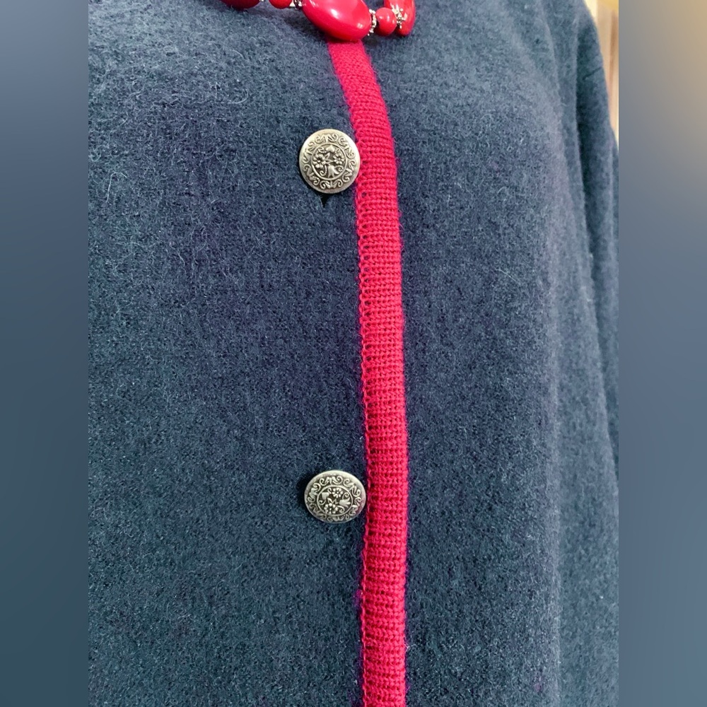 Vintage Norwegian-inspired 100% Wool Floral Embroidered Boho Sweater Cardigan - Picture 8 of 11